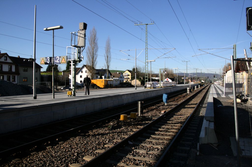Bahnhof Meckesheim nach seinem Umbau. Seit dem 2. November steht die Oberleitung unter Spannung, erste Probefahrten wurden durchgef�hrt. Bild aufgenommen am 19.11.09.