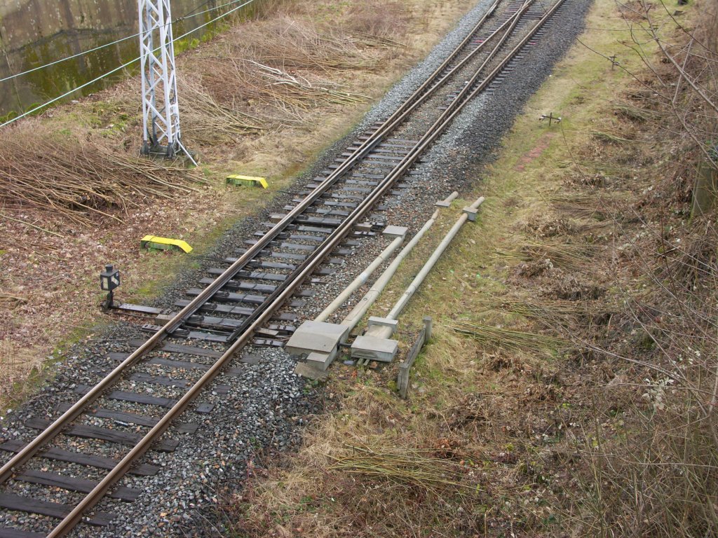 Bahnhof Meerane / Sachsen, erste Einfahrtsweiche aus Richtung Gnitz / Thringen kommend. Schn zu erkennen sind die mechanischen Stellvorrichtungen.
13.3.2009