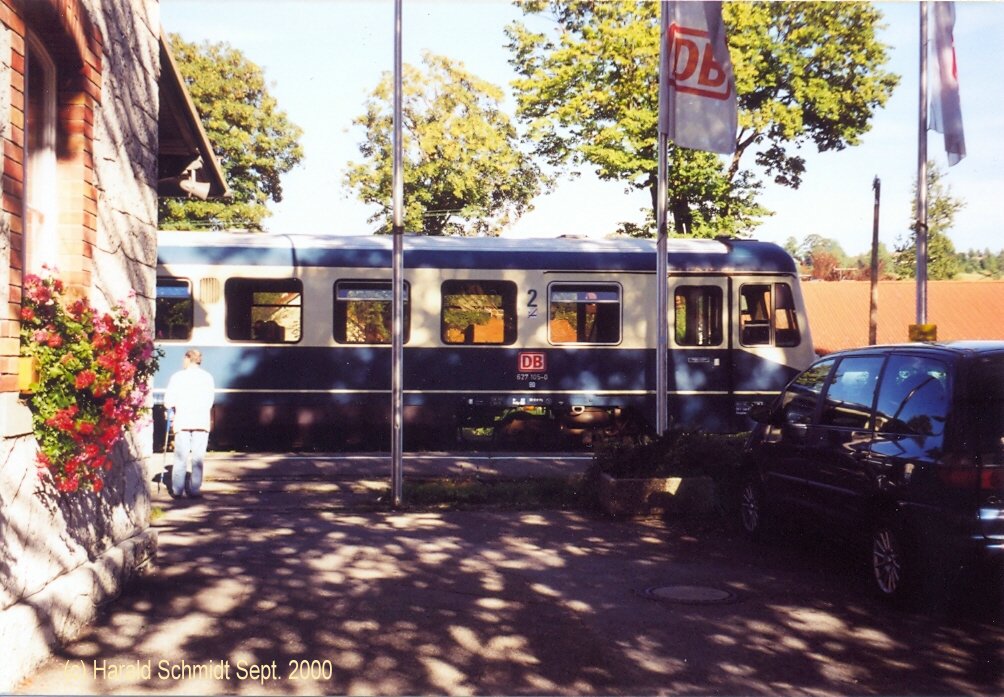 Bahnhof Pfronten/Allgu mit 627 105 im September 2000 / Fahrtrichtung Pfronten-Steinach (scan vom Foto)