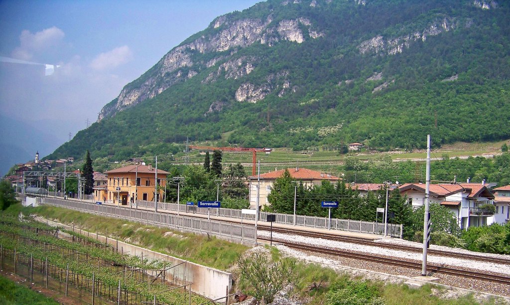 Bahnhof Serravalle all'Adige in Norditalien, 8.5.09.