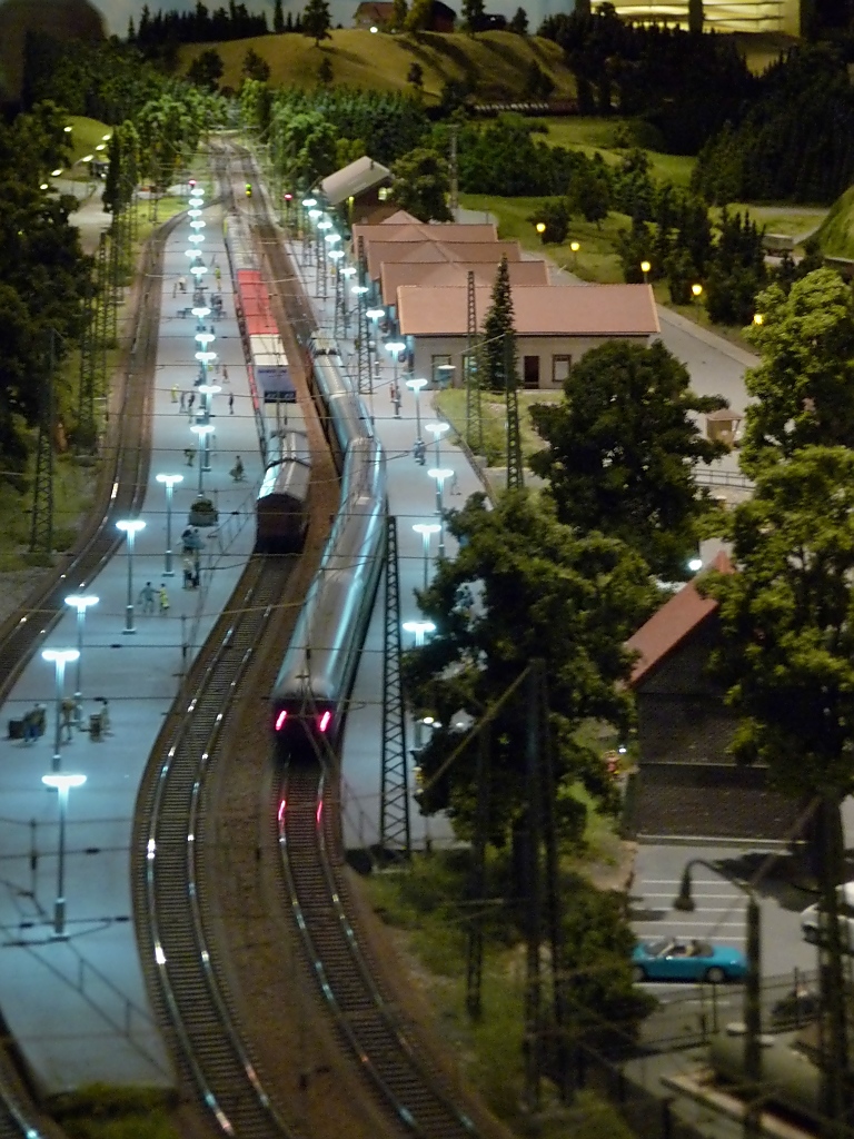 Bahnhof Triberg bei Nacht, Schwarzwald-Modellbahn, 3.10.11 