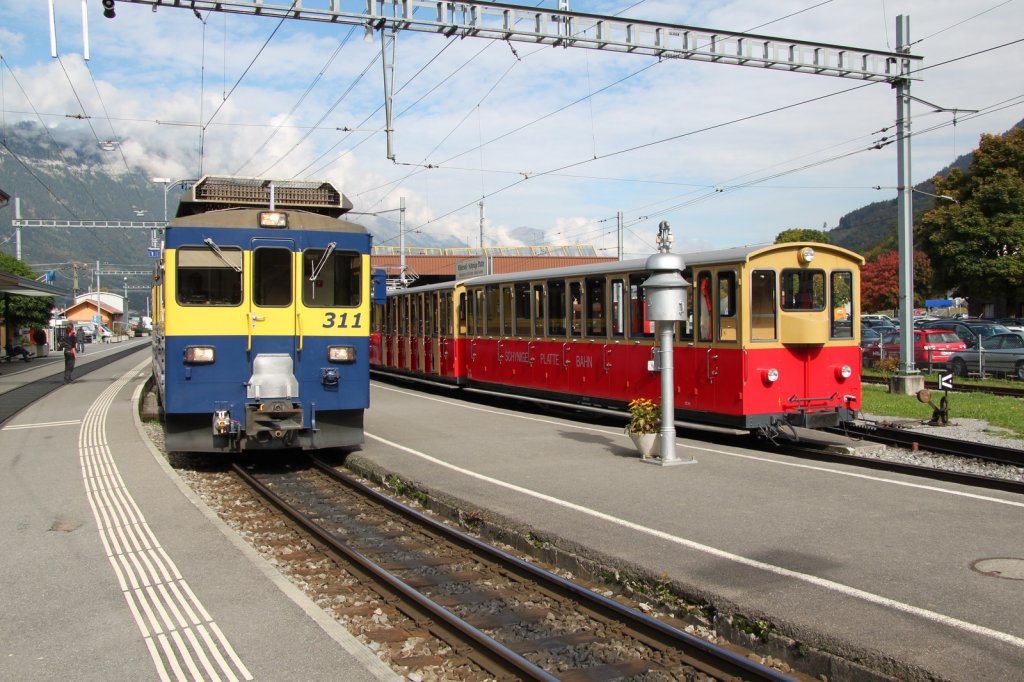 Bahnhof Wilderswil,im Bild BOB Zug nach Lauterbrunnen/Grindelwald und SPB Zug zur Schynige Platte.02.10.12
