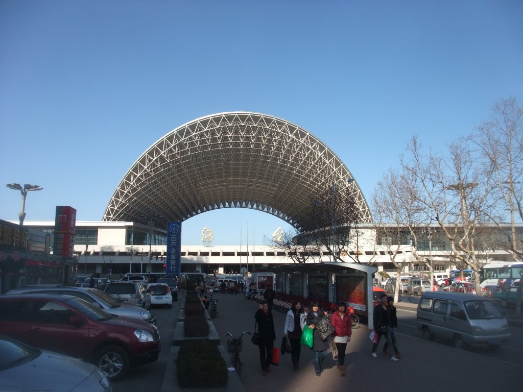Bahnhof von Yantai, Provinz Shandong, Mrz 2011