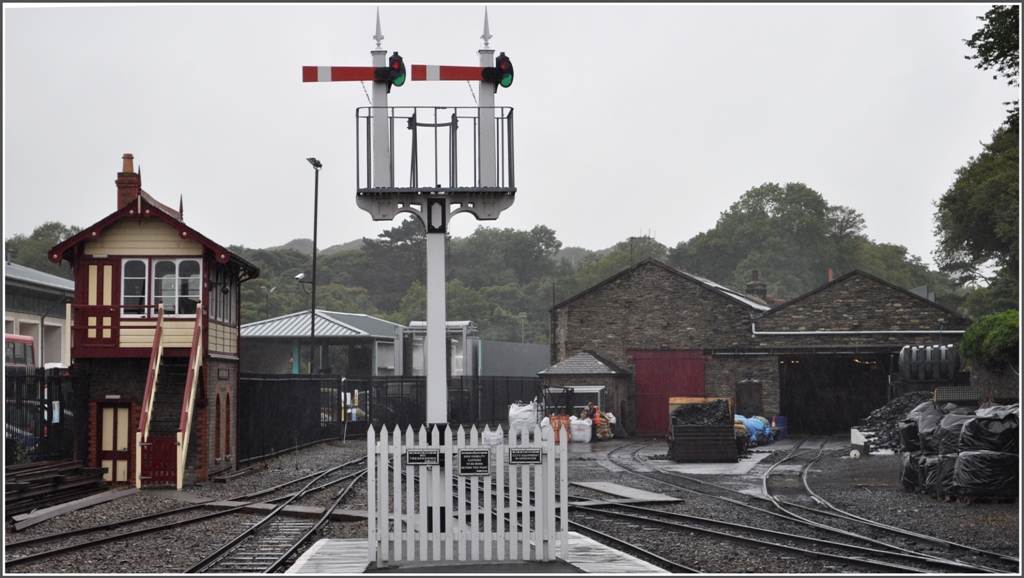 Bahnhofausfahrt von Douglas wie vor 100 Jahren. (10.08.2011)