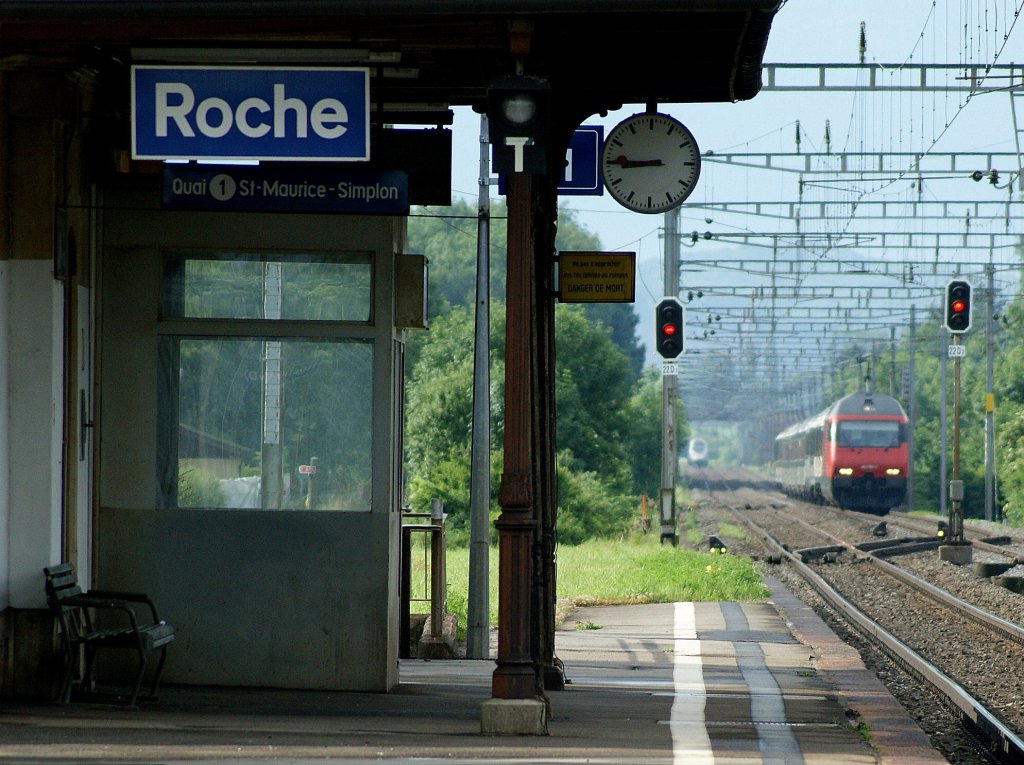 Bahnhofsambiente in Roche. An diesem halten nur drei Zge am Tag...
(14.06.2010)