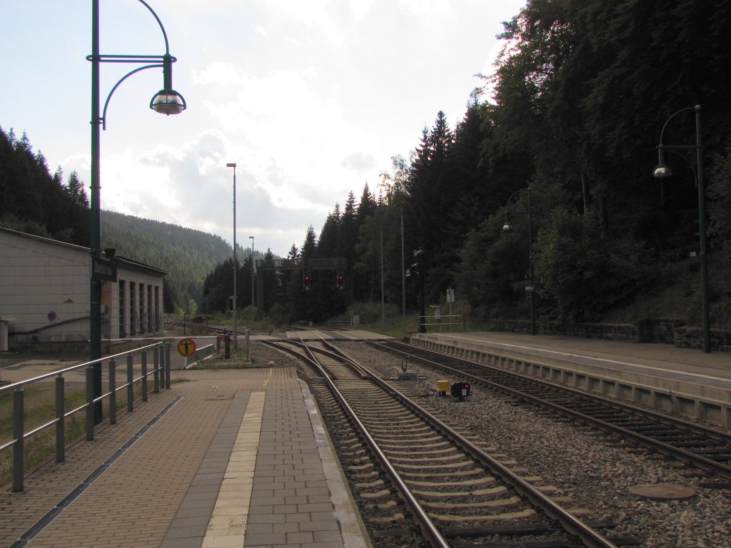 Bahnhofsausfahrt Richtung Zella-Mehlis, in Oberhof (Thr); 04.09.2010