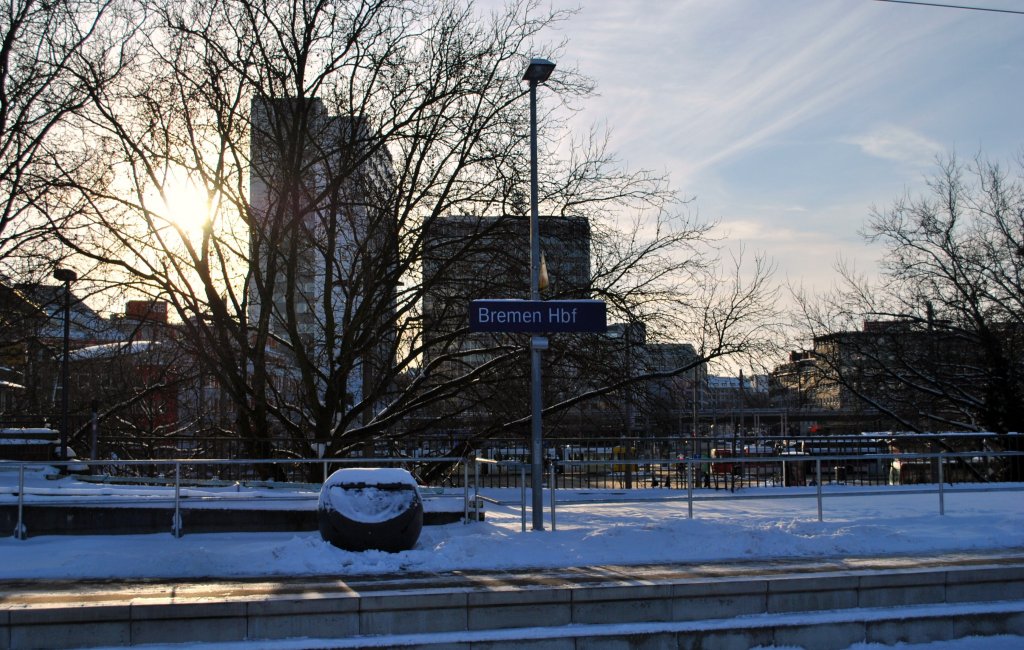 Bahnhofschild von Bremen HBF, am 25.12.2010.