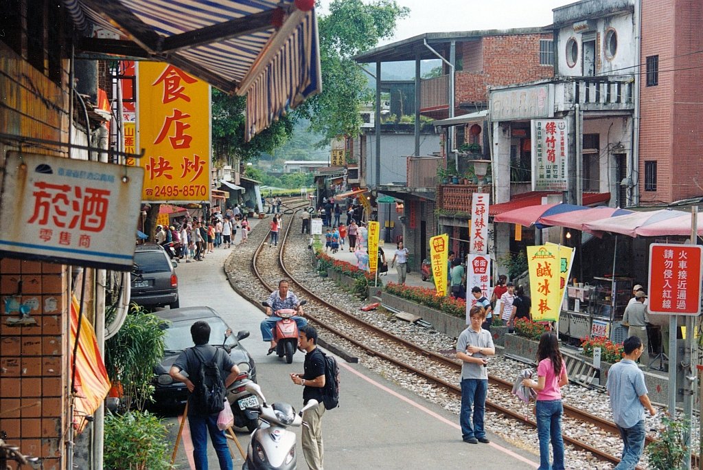 Bahnhofseinfahrt Shih Fen am 21.Mai 2005.