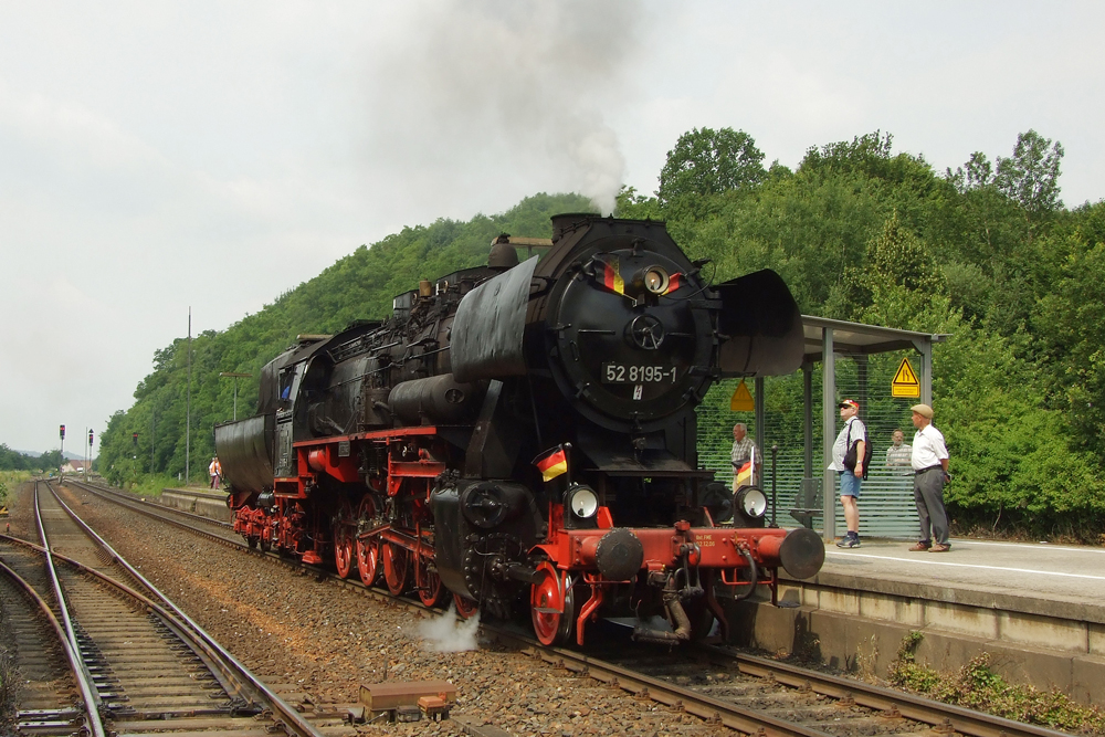 Bahnhofsfest in Hersbruck. Lok 52 8195-1 der Frnkischen Museumseisenbahn beim Umsetzen.
