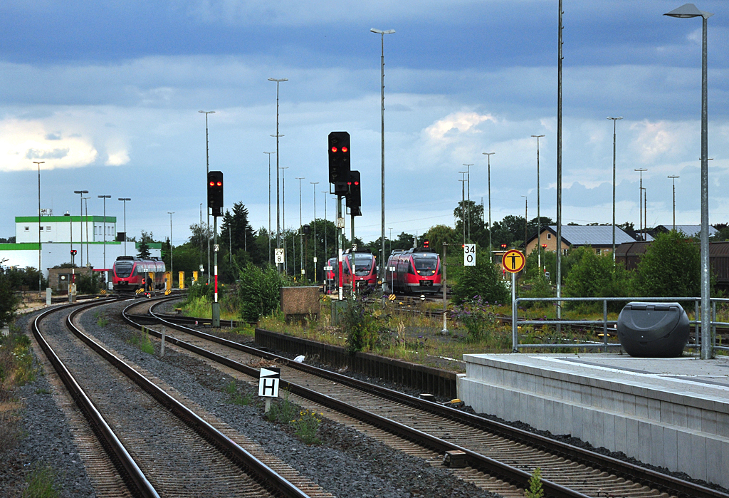 Bahnhofsgelnde in Euskirchen mit abgestellten BR 644 kurz vor  Zappenduster  - 06.08.2012