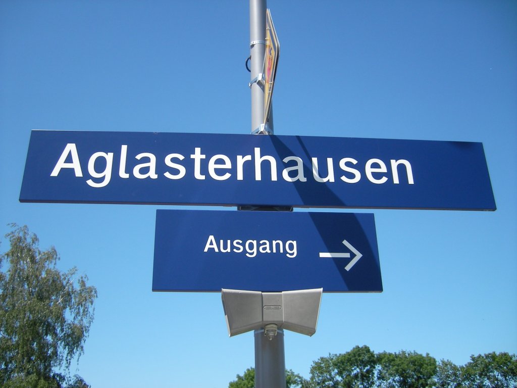 Bahnhofsschild Aglasterhausen, Endpunkt der Schwarzbachtalbahn (Baden).