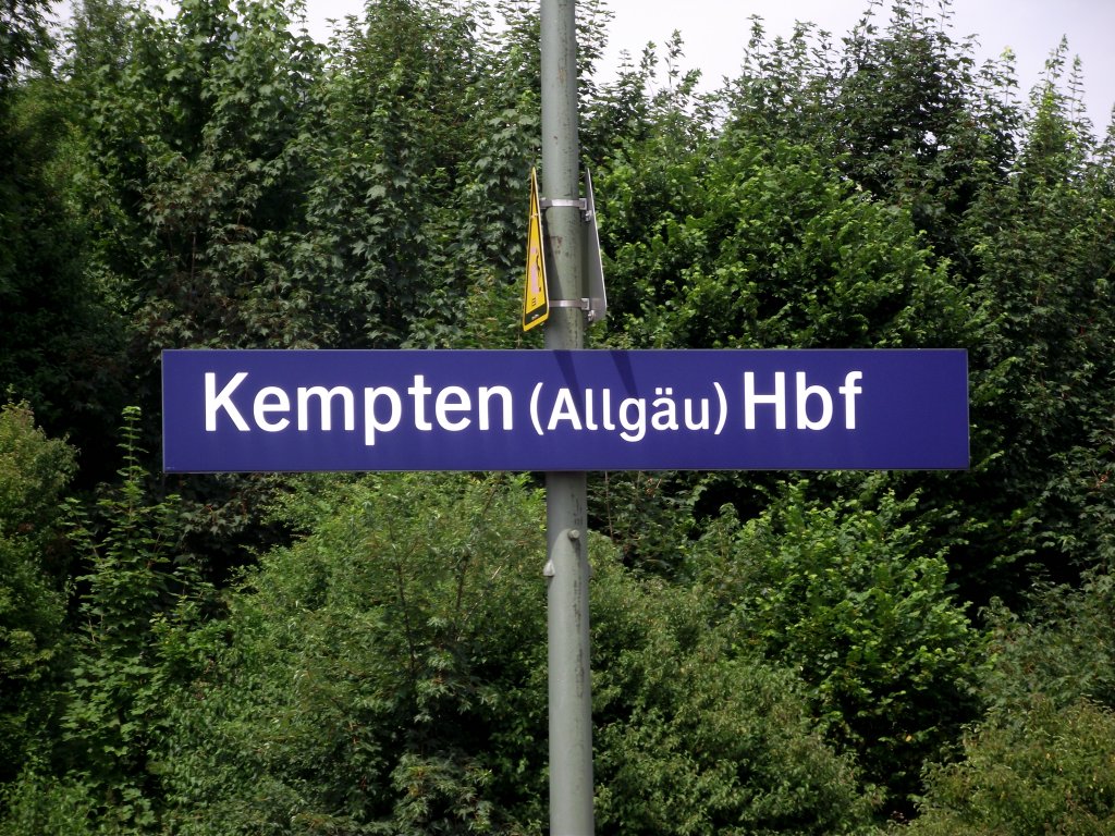 Bahnhofsschild in Kempten Hbf am 24.07.13 