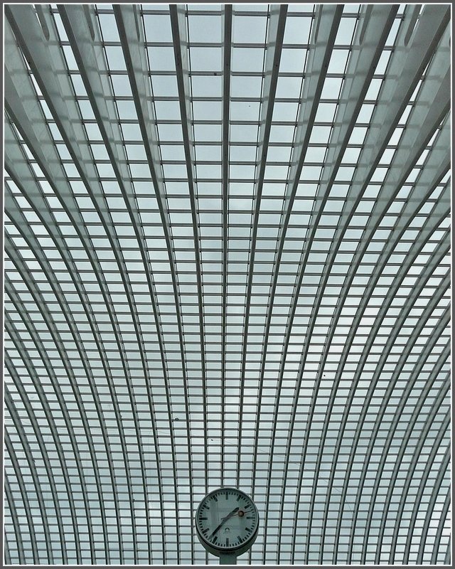 Bahnhofsuhr in Li�ge Guillemins. 28.03.10 (Jeanny)