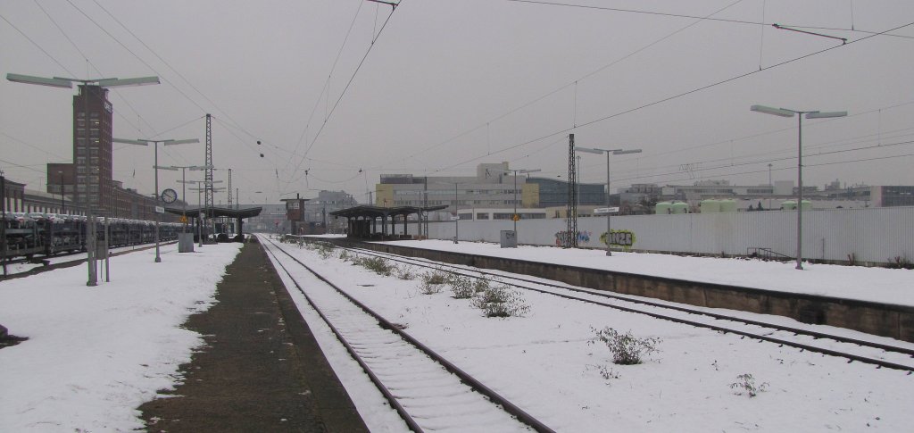 Bahnsteig 1 und 2 in Rsselsheim Opelwerke; 22.12.2010
