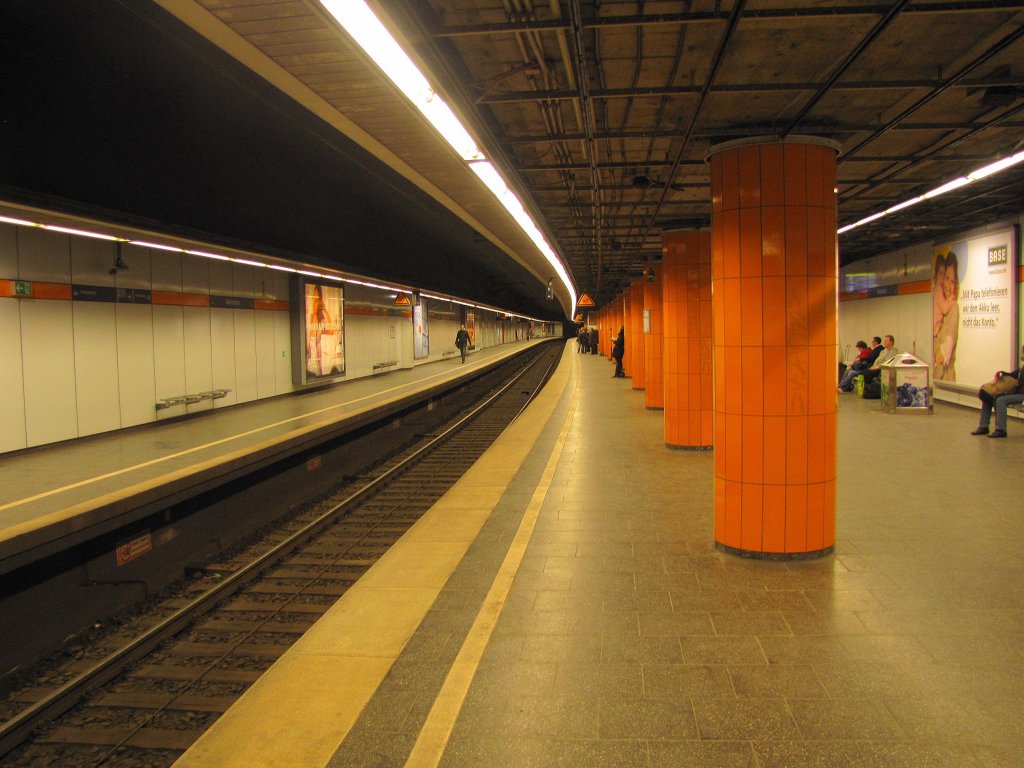 Bahnsteig 1 und 2 vom S-Bahnhof Marienplatz in M�nchen; 14.01.2011