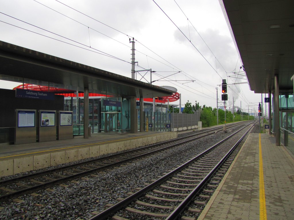 Bahnsteig 1 und 2 in Salzburg Taxham Europark; 27.05.2011