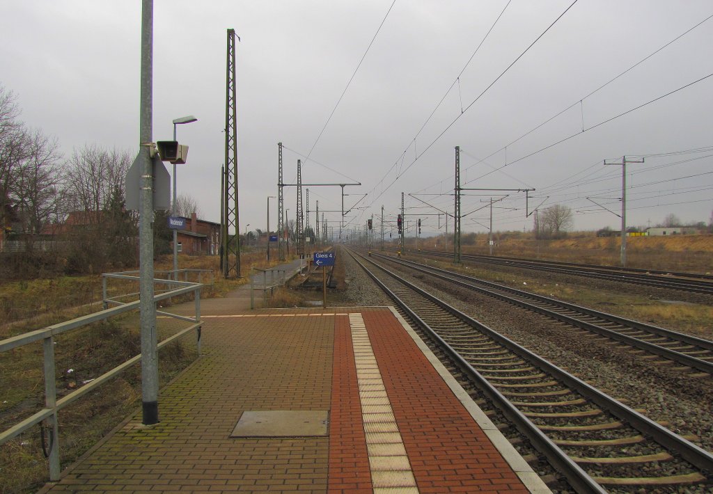 Bahnsteig 1 und 4 in Neudietendorf; 24.01.2011