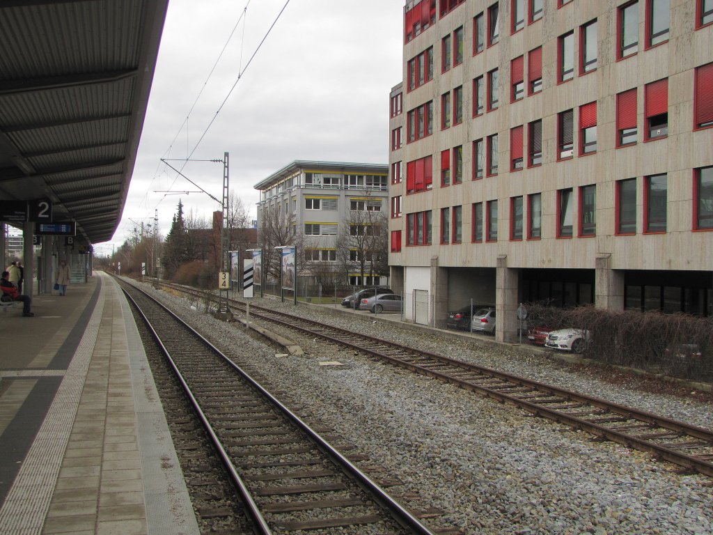 Bahnsteig 2 und ein ehemaliges Anschlussgleis (?) in Mnchen Heimeranplatz; 14.01.2011