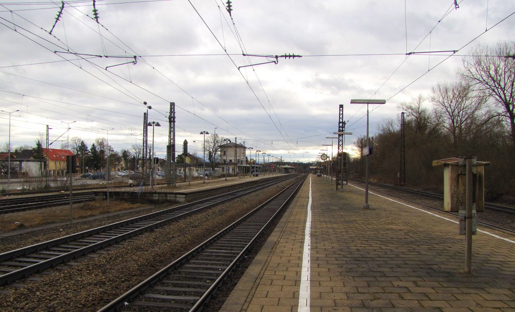 Bahnsteig 4 und 5 in Grafing Bahnhof; 15.01.2011