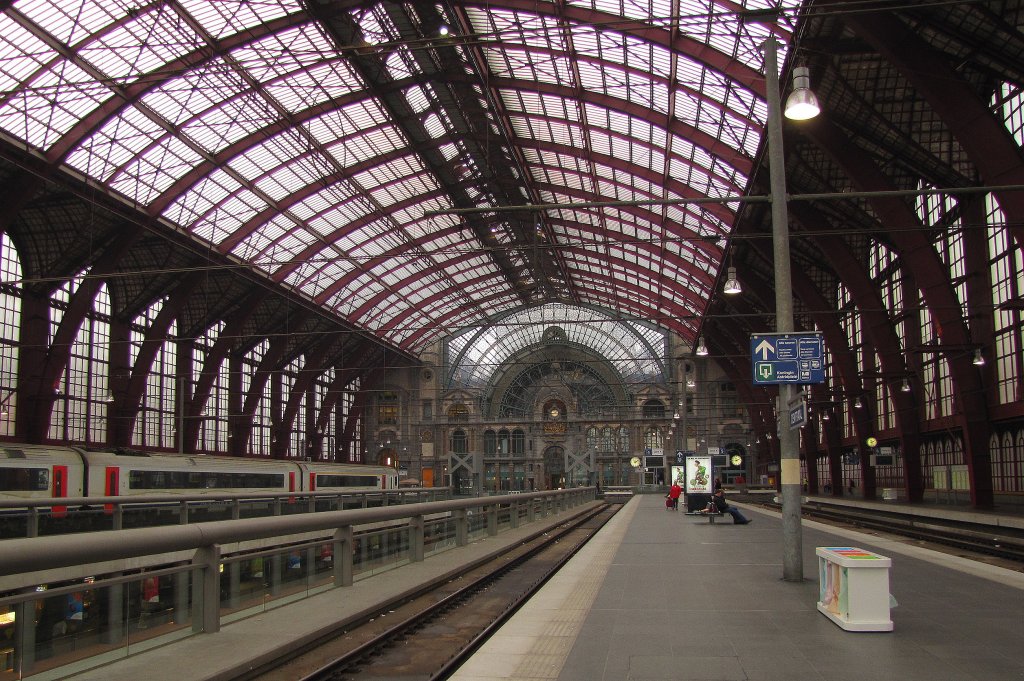 Bahnsteig 4 in Antwerpen Centraal; 23.11.2011