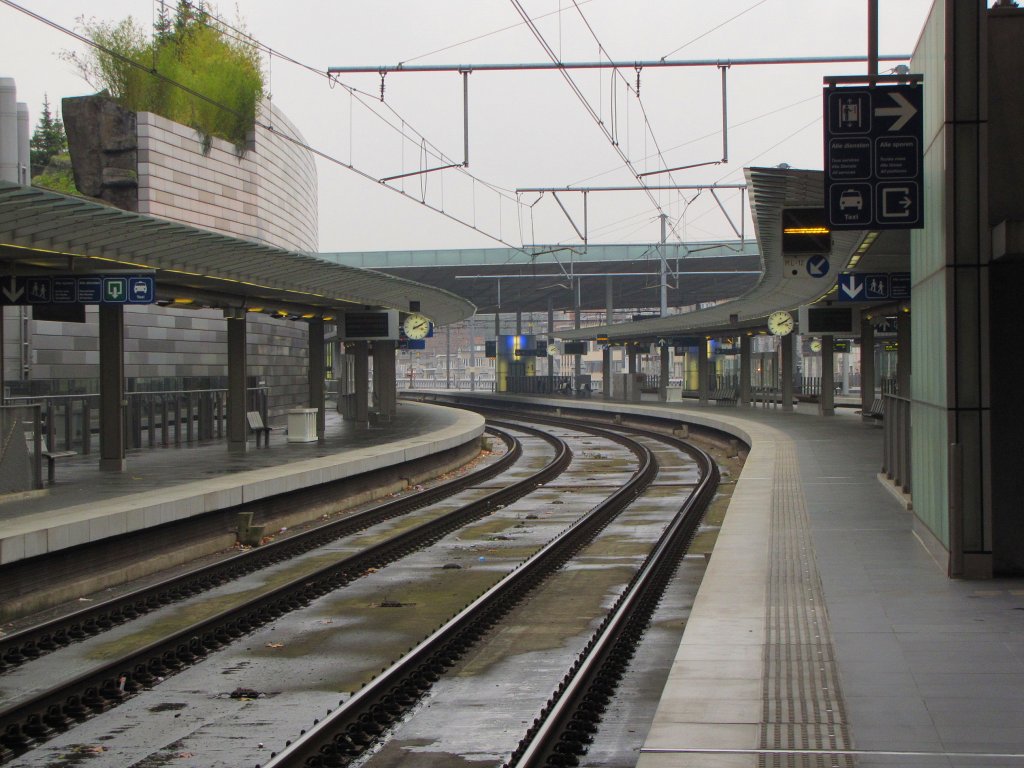 Bahnsteig 6 und 5 in Antwerpen Centraal; 23.11.2011