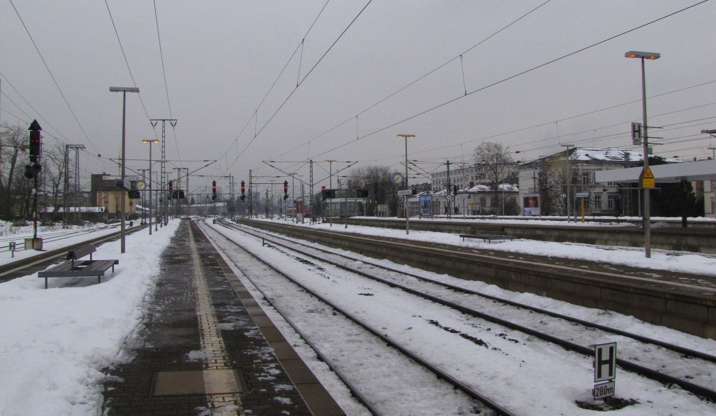 Bahnsteig 7 und 6 in Frankfurt (M) Sd; 22.12.2010