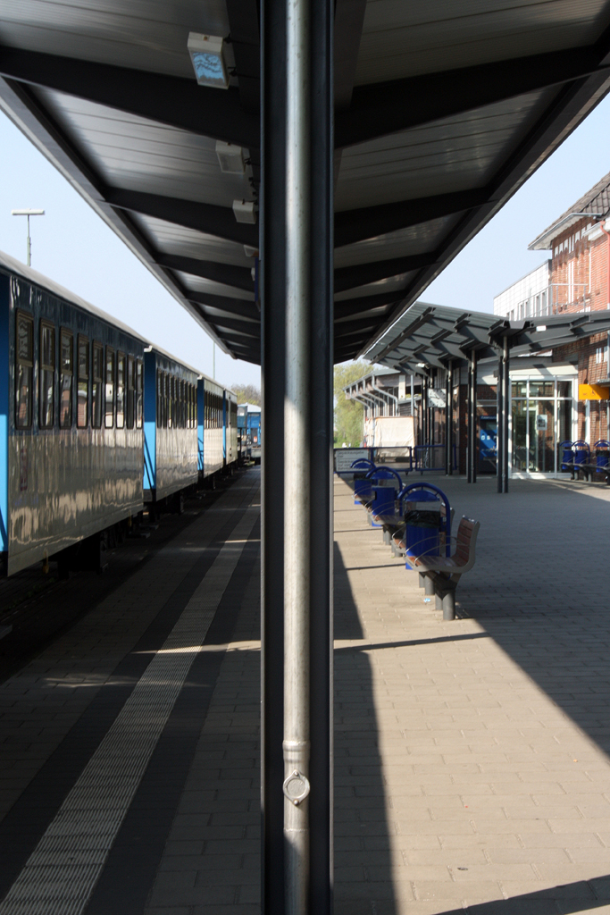 Bahnsteig im Bahnhof Wangerooge. 24.4.2011