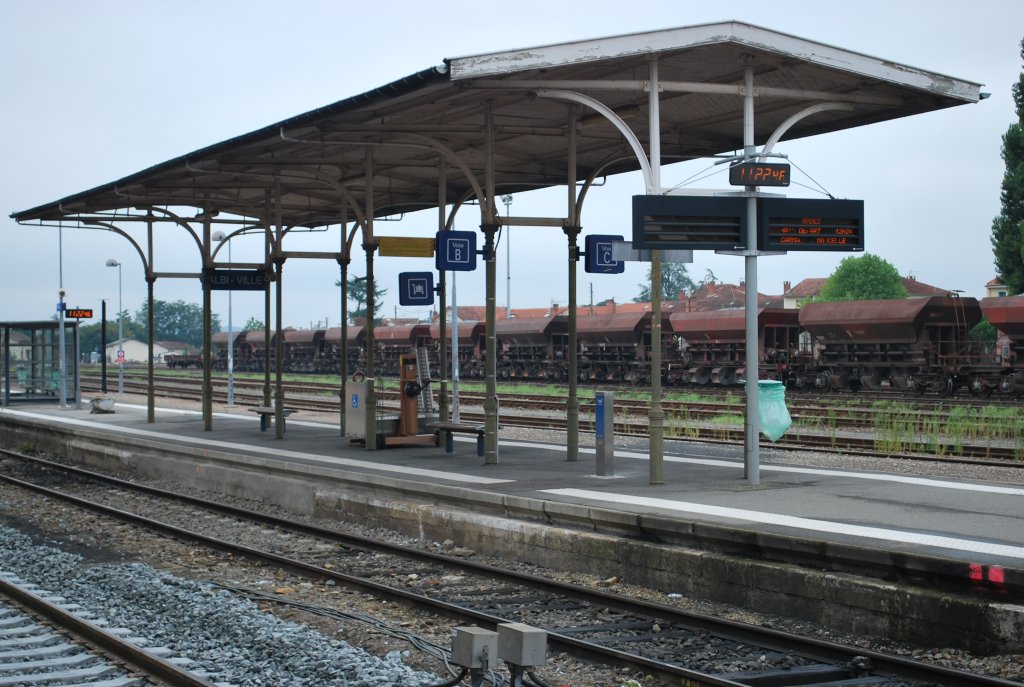 Bahnsteigsdach im Bahnhof Albi-Ville (Tarn), August 2009