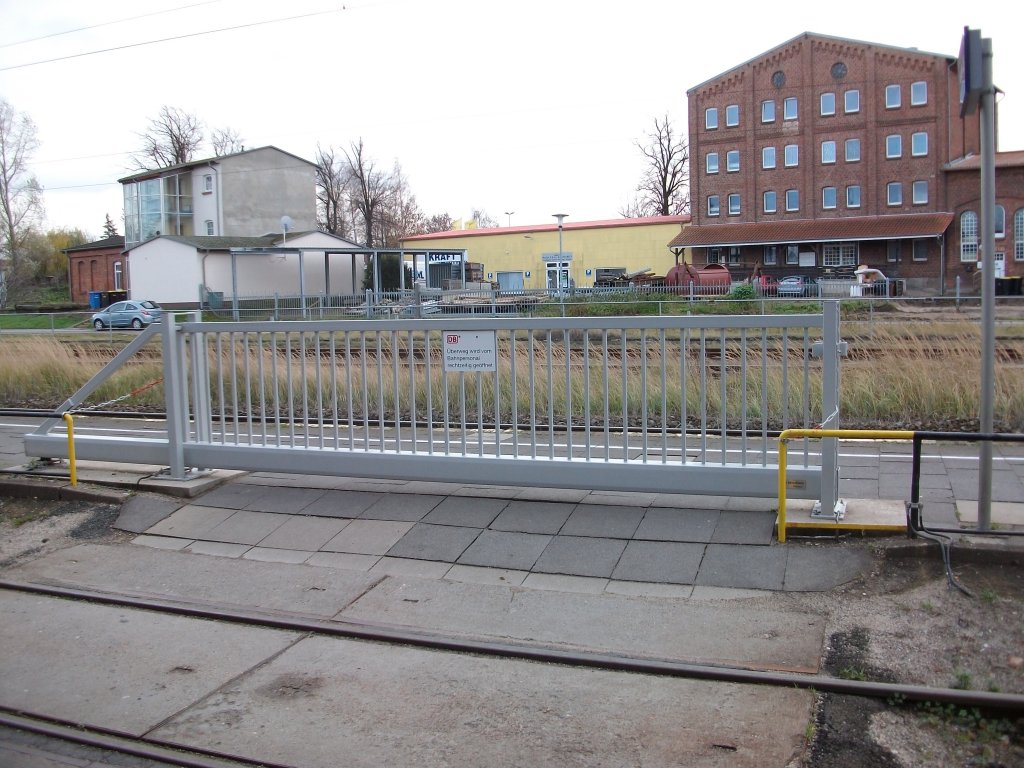 Bahnsteigtor in Ribnitz Dammgarten West am 13.November 2010.
