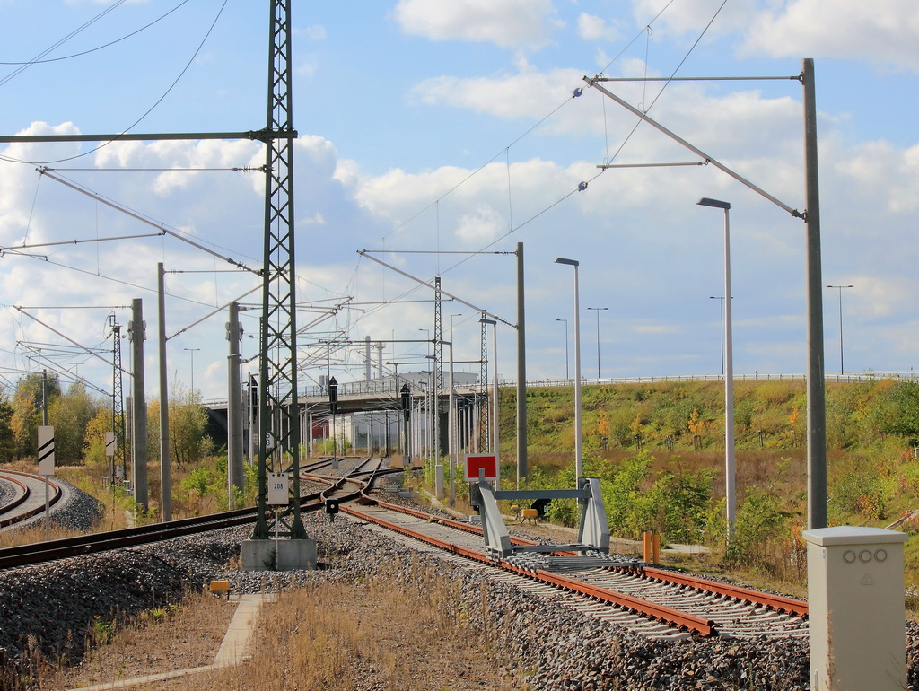 Bahnstrecke  im Bereich des Flughafen BER am 14. Oktober 2012:  Blick auf den Abzweig in Richtung Tanklager.