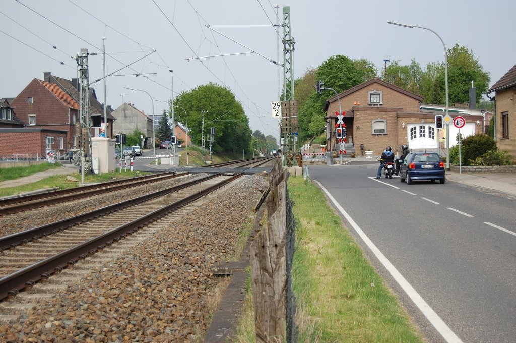 Bahnbergang  am alten Wasserwerk  Geilenkirchen Sssgerath am 9.5.2010.