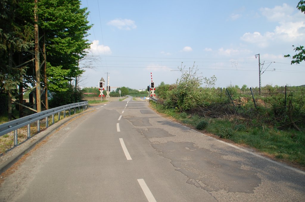 Bahnbergang Feldstrae an der Kbs 485 in Kaldenkirchen. 22.4.2011