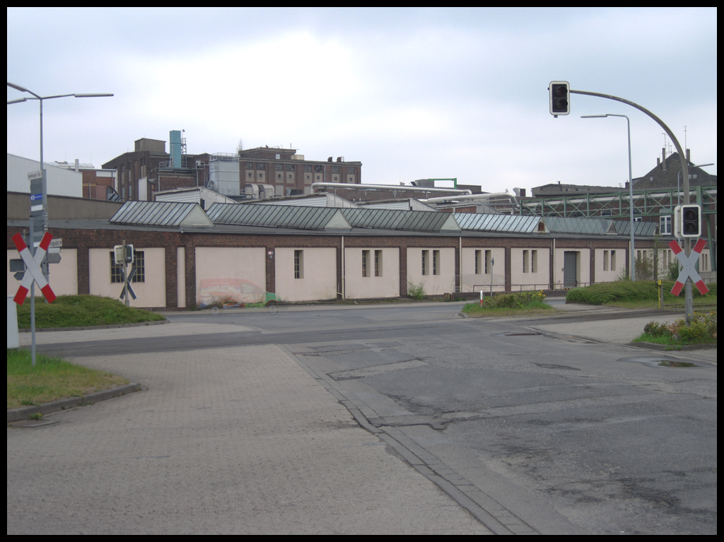 Bahn�bergang  Fringsstra�e  im D�sseldorfer Hafen