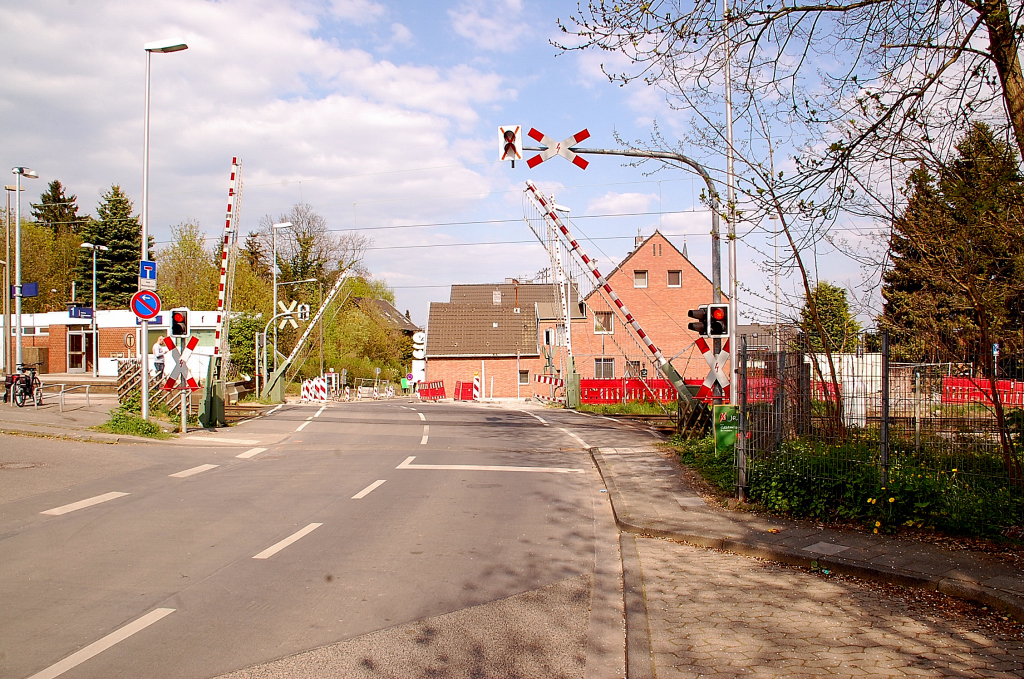 Bahnbergang Ingendorfer Strae in Stommeln an der KBS 465.