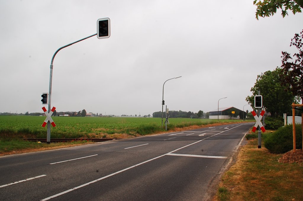 Bahnbergang zum Militrgelnde in Voosen. Mnchengladbach 16.5.2011