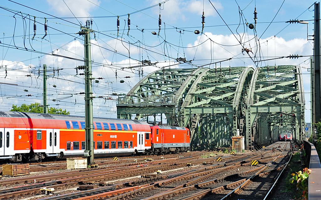 Bahnverkehr auf der Hohenzollernbrcke in Kln - 21.09.2010