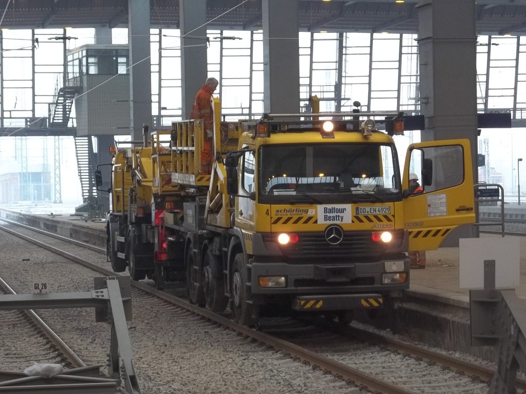 Balfour Beatty Atego 1828 mit Sch�rlingaufbau am 17.02.2011 in Chemnitz HBF.