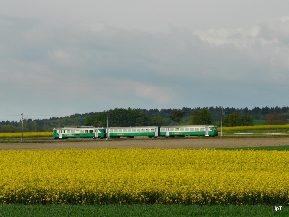 BAM - Regio nach Morges mit dem Triebwagen Be 4/4 12 und B 62 und Bt 52 unterwegs bei Apples am 19.05.2010