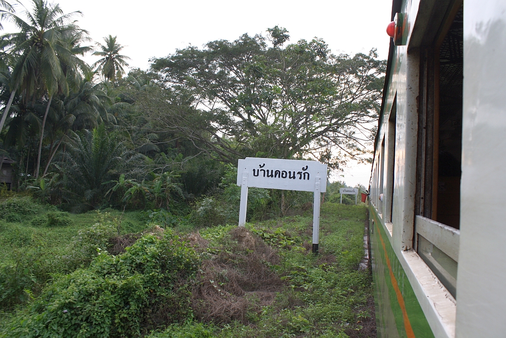 Ban Don Rak Station, Blickrichtung Khiri Ratthanikhom, am 07.J�nner 2013.

