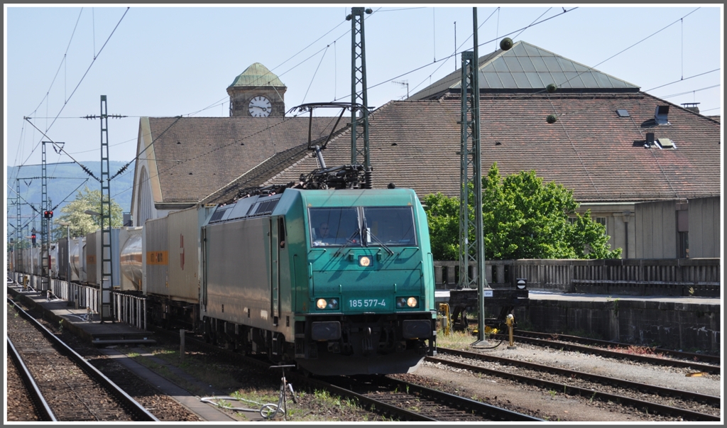 Basel Badischer Bahnhof am 04.05.2011.
185 577-4