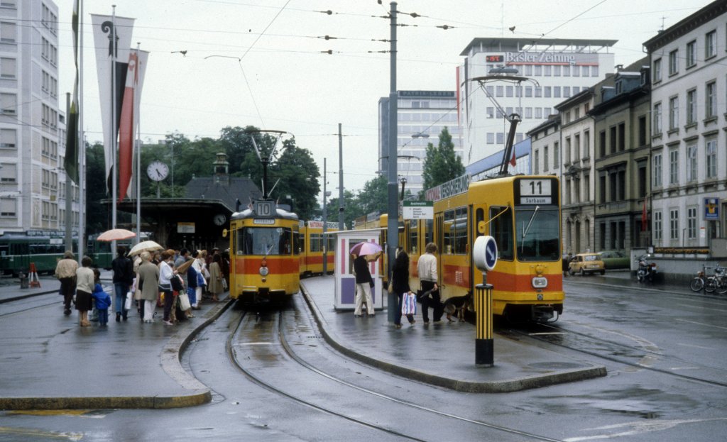 Basel BLT Tram 10 / Tram 11 Aeschenplatz am 28. Juni 1980.