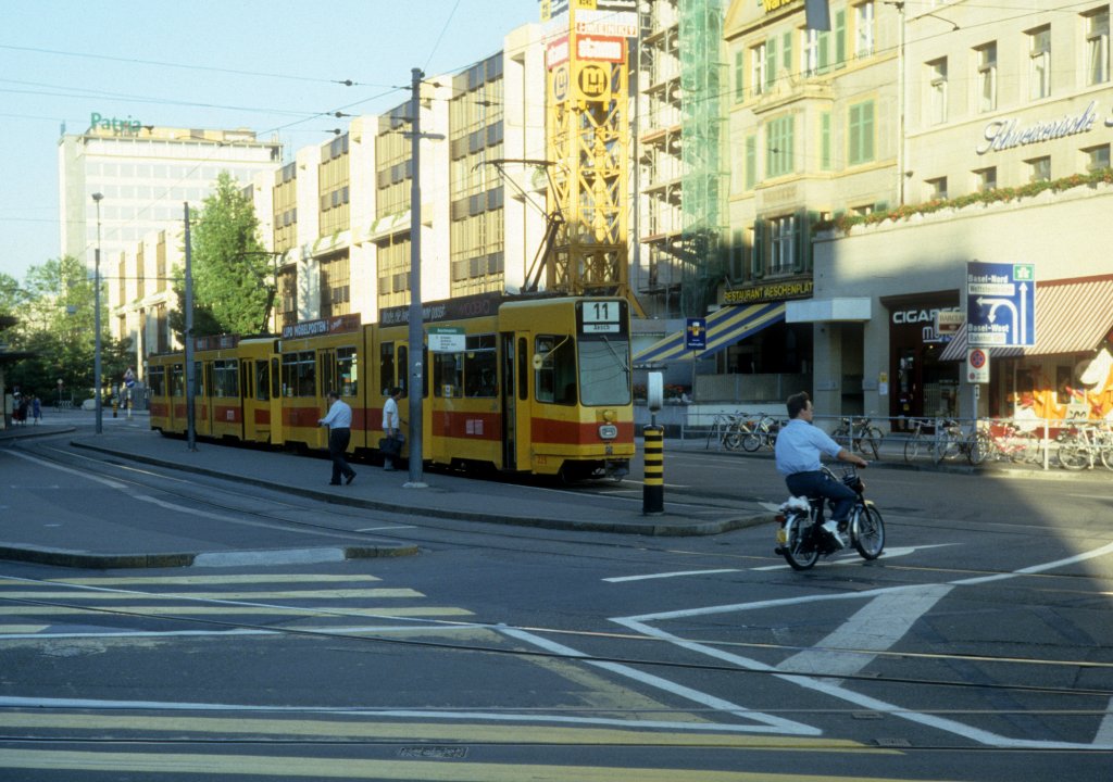 Basel BLT Tram 11 (Be 4/6 225) Aeschenplatz am 30. Juni 1987.