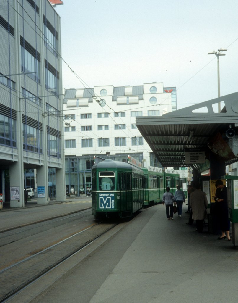 Basel BVB Tram 1 (B 1452) Messeplatz / Riehenring am 7. Juli 1990.