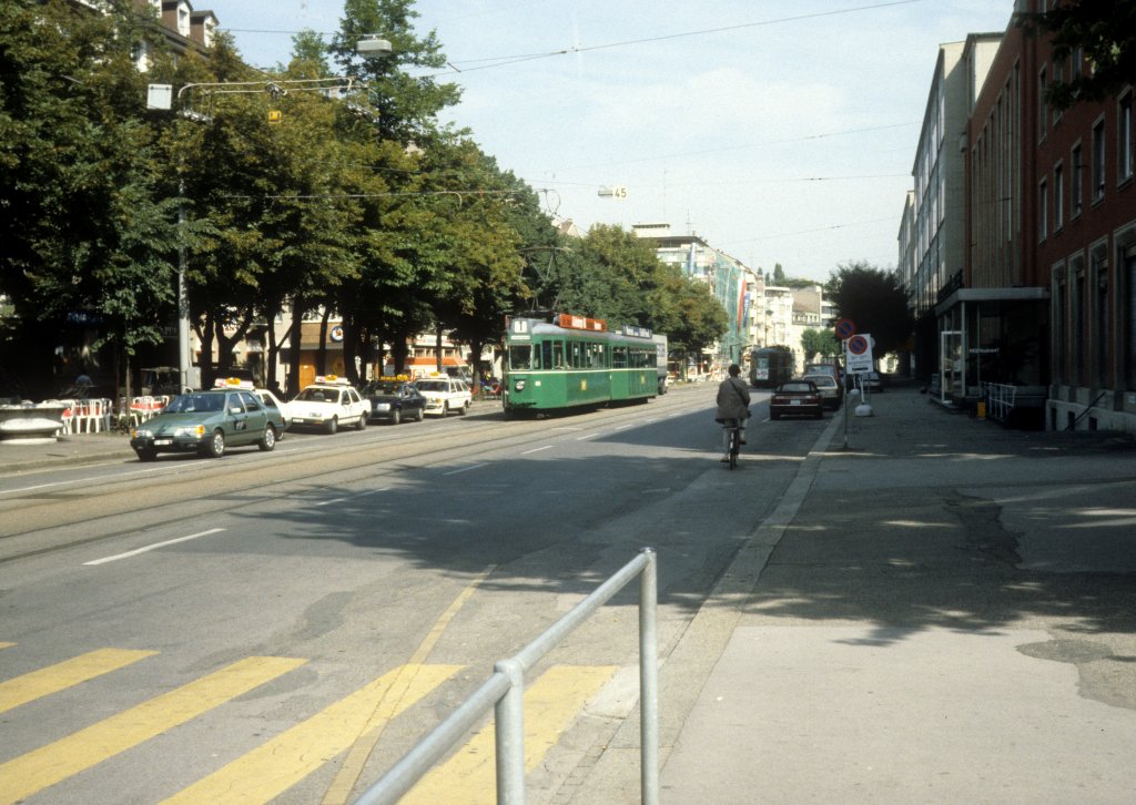 Basel BVB Tram 1 (Be 4/4 414) Riehenring im Juli 1988.