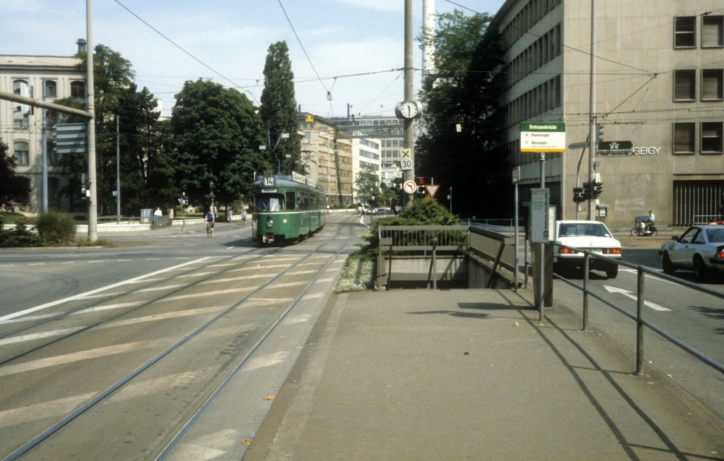 Basel BVB Tram 14 (Be 4/6 626) Klybeckstrasse / Dreirosenstrasse / Hst. Dreirosenbrcke im Juli 1988.