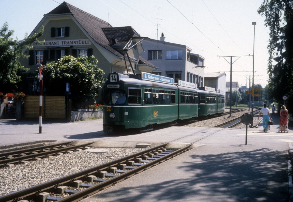 Basel BVB Tram 14 (Be 4/6 632 + Be 4/6 656) Pratteln, Tramwegli / Schlossstrasse am 30. Juli 1987 