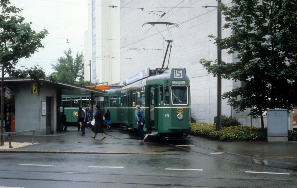 Basel BVB Tram 15 (Be 4/4 475) Elssserstrasse (Endstation St. Louis) am 28. Juni 1980.