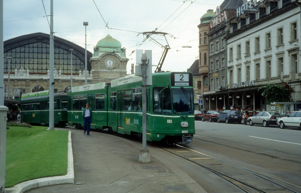 Basel BVB Tram 2 (Be 4/6 663) Centralbahnplatz am 7. Juli 1990. - Die Serie Be 4/6 659 - 680 wurde 1990 von SWP / SIG / ABB / Siemens hergestellt.