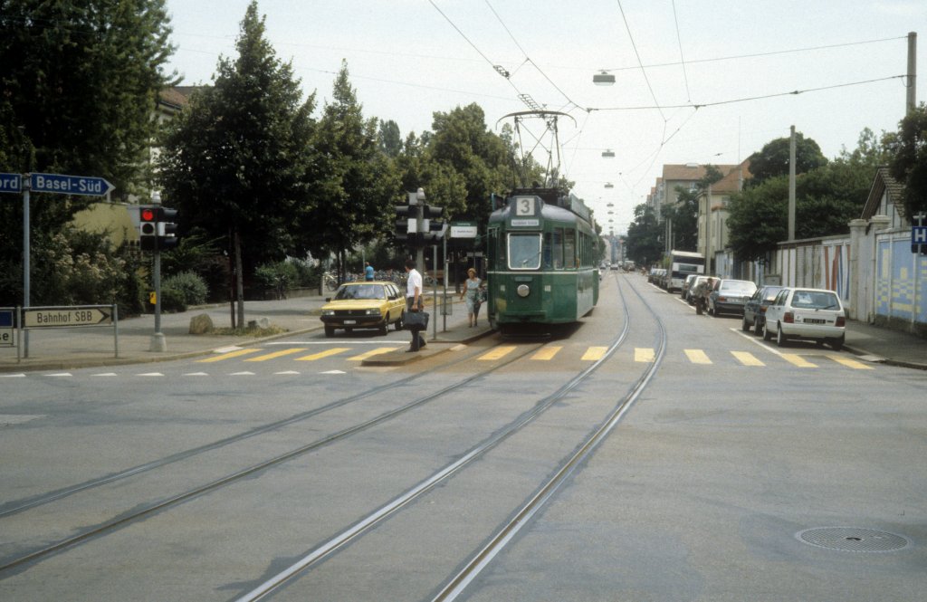 Basel BVB Tram 3 (Be 4/4 440) Burgfelderstrasse / Luzernerring im Juli 1988.
