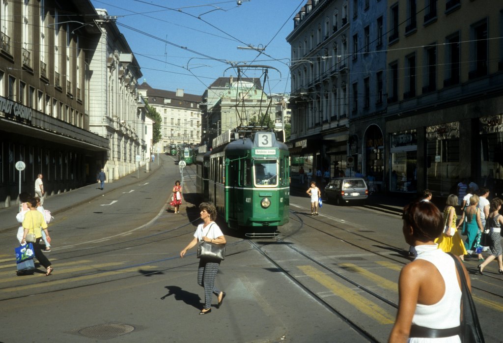 Basel BVB Tram 3 (Be 4/4 437) Steinenberg / Barfsserplatz am 30. Juni 1987.